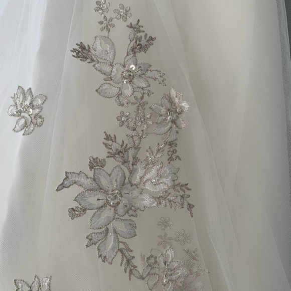 NWT - Dennis Basso Wedding Dress - Picture 7 of 16